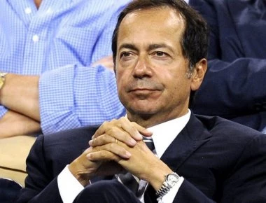 Ενάντια στην χρηματοδότηση της Τράπεζας Πειραιώς από τους μετόχους τάσσεται ο Τζόνσον Πόλσον